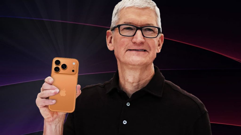Tim Cook, CEO de Apple, sostiene un prototipo del iPhone 17 Pro en el nuevo color Naranja Titán, con un rediseño de cámara.